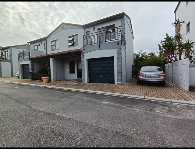 3 BEDROOM TOWNHOUSE FOR SALE IN PARKLANDS